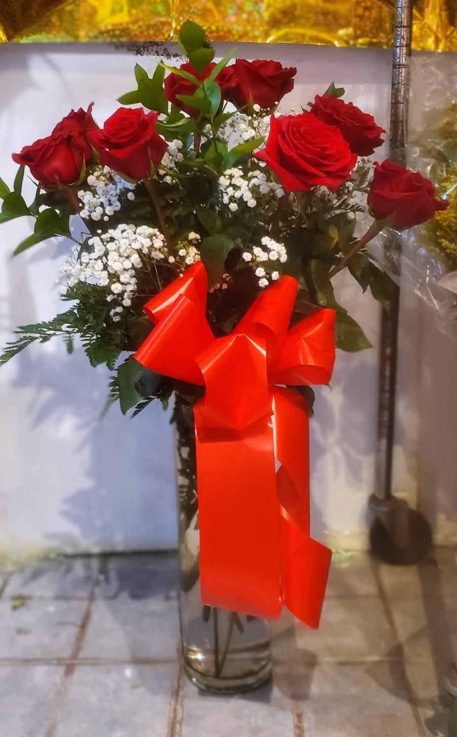 1 Dozen Roses in a Vase